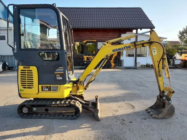 KOMATSU PC16R